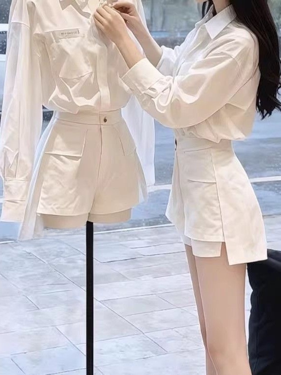 Vintage Fashion Pieces - Fashionable White Neck Shirt And Work