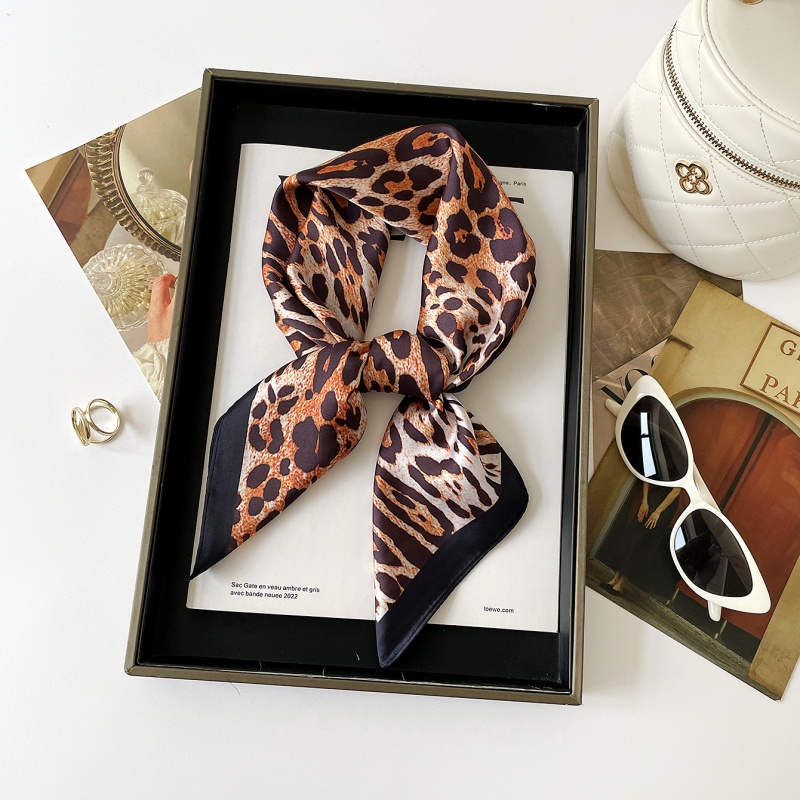Vintage Square Silk Scarf Leop - огляд і ціна Vintage Fashion Hijab