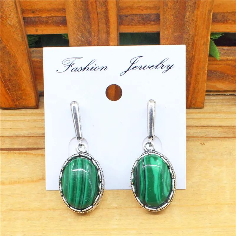 Flower Oval Malachite Dangle E - огляд і ціна Vintage Fashion Looks