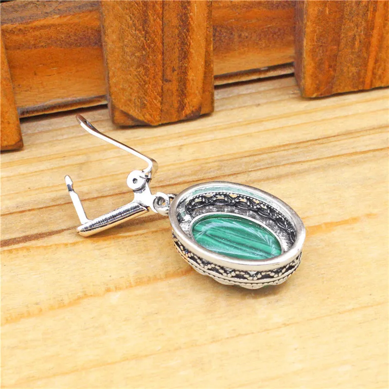 Flower Oval Malachite Dangle E - огляд і ціна Vintage Fashion Looks