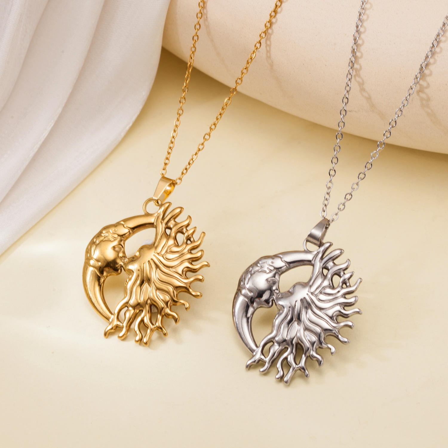 Sun and Moon Neckalce for Coup - огляд і ціна Vintage Fashion Looks