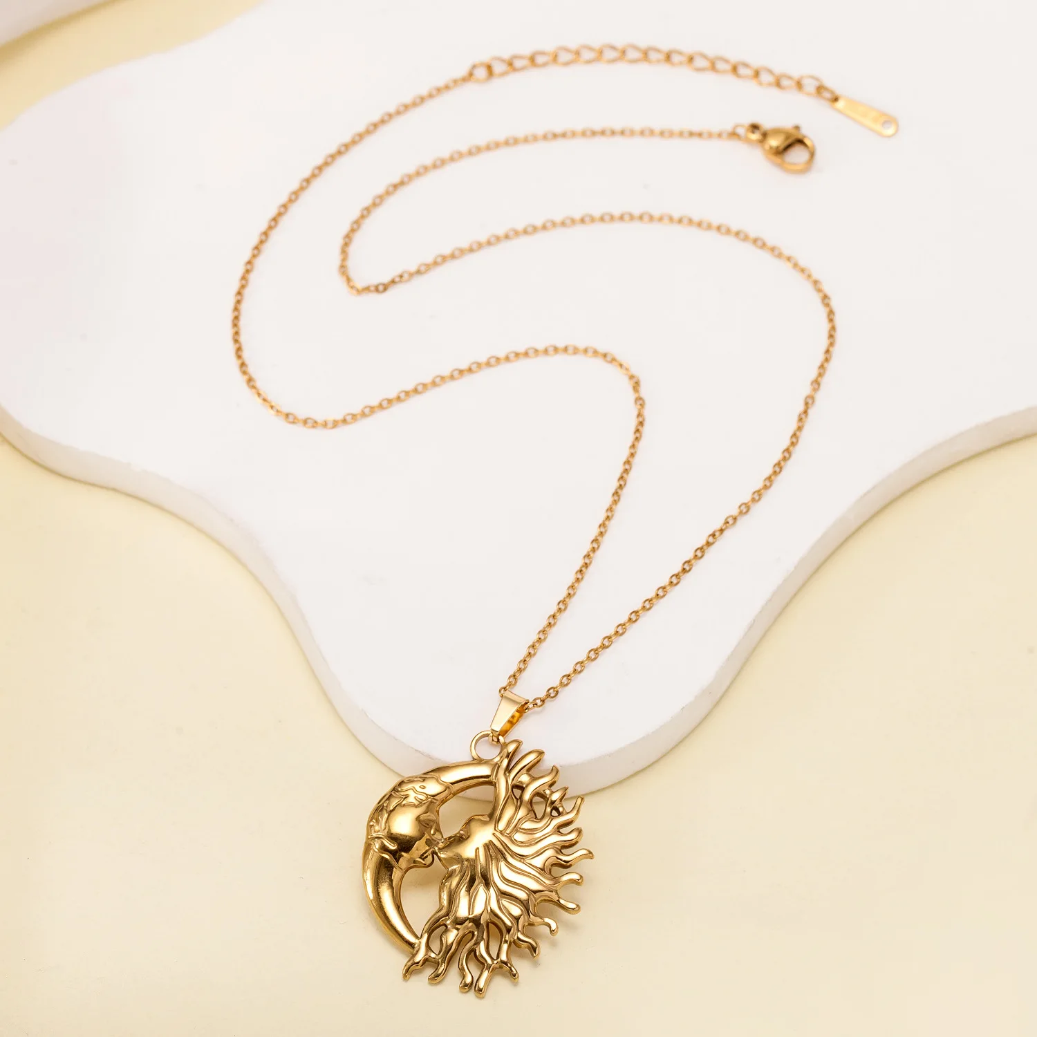 Sun and Moon Neckalce for Coup - огляд і ціна Vintage Fashion Looks
